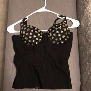 Built in wire.Stretchy material.No sequins missing